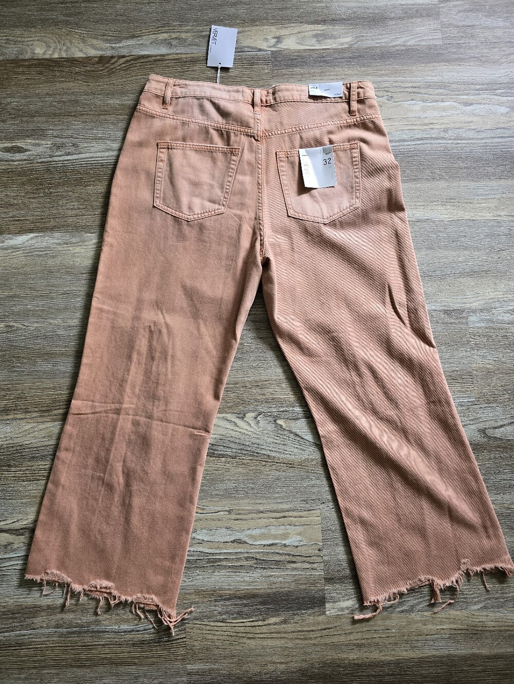 Size 32 VERVET CROP FLARE DISTRESSED JEANS - Picture 7 of 7